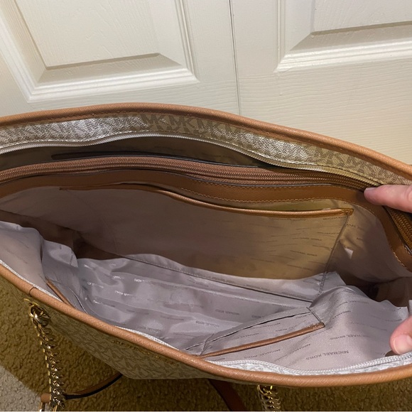 Michael Kors Signature Logo Jet Set Trvael Chain Medium tote - Picture 6 of 7